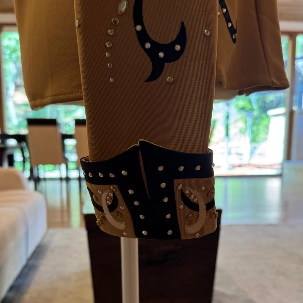 Rods Western Women’s Embellished Tan Button Down Show Stopping Western Shirt - Picture 4 of 5